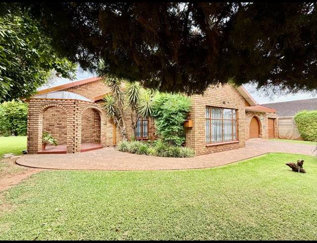 2 BEDROOM HOUSE FOR SALE IN VANDERBIJLPARK CE 5